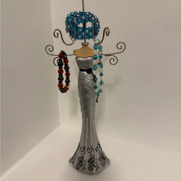 Elegant Silver and Black Jewelry Holder/Stand - Picture 4 of 8